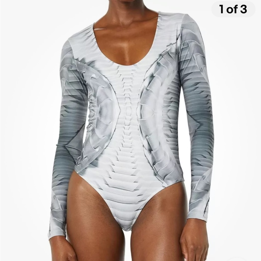 Making the cut gray and white vertebrae bodysuit with snaps M